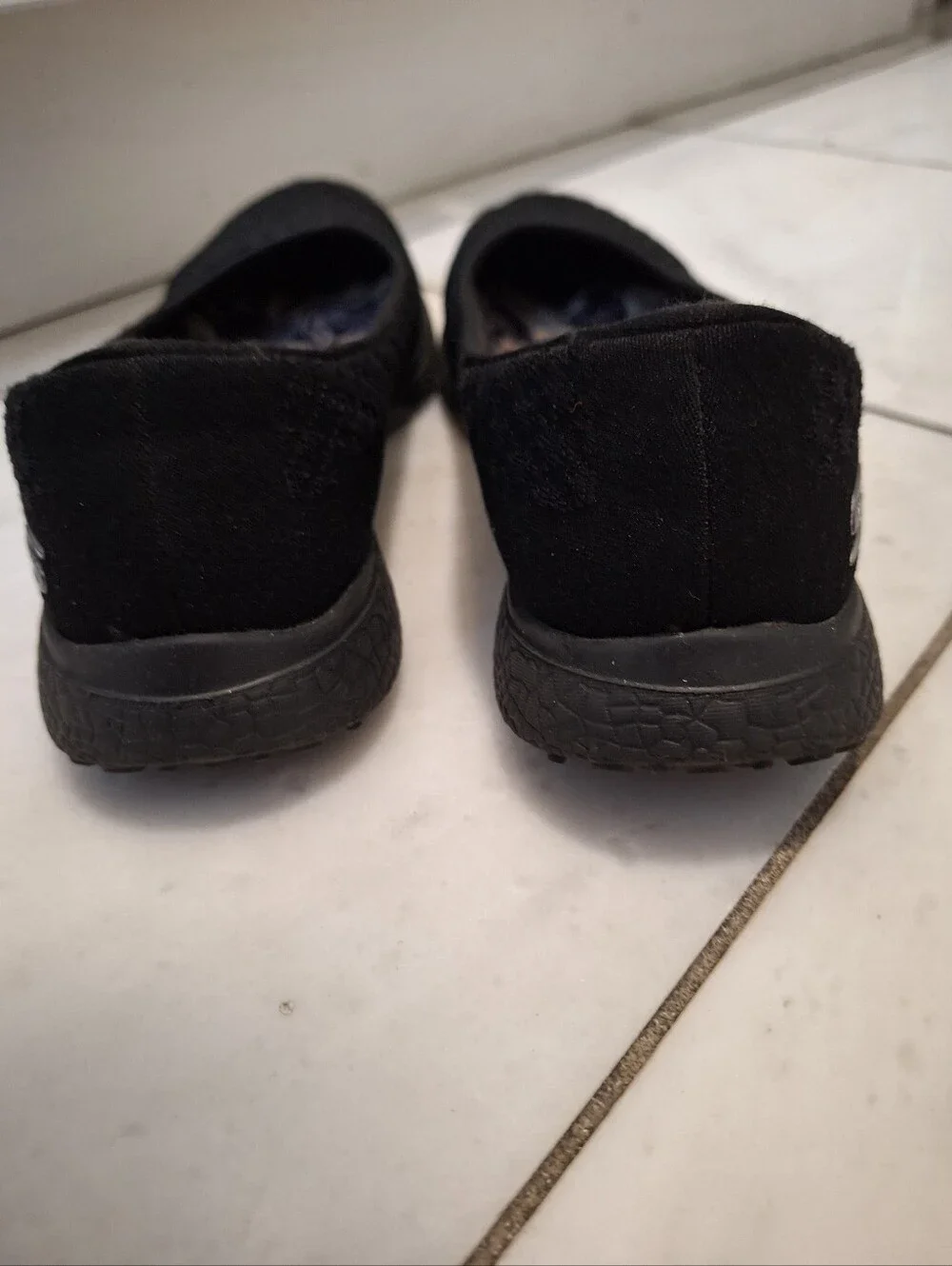 Sketchers Sz 7 Memory Foam Black Flat Slip-ons Sneakers